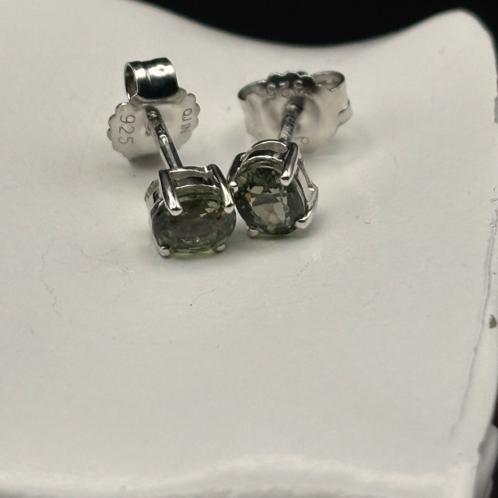 0.68 Natural Green Sapphire 925 Sterling Silver Earrings - Picture 3 of 6